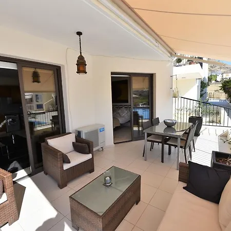 Luxury One Bedroom Apartment *