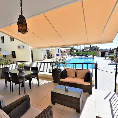 Luxury One Bedroom *